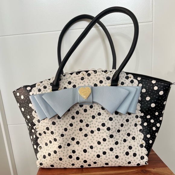 Betsey Johnson Handbags - NWOT Betsey Johnson Polka Dot Tote Bag with Blue Bow